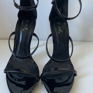 Black 3 Strap Heel